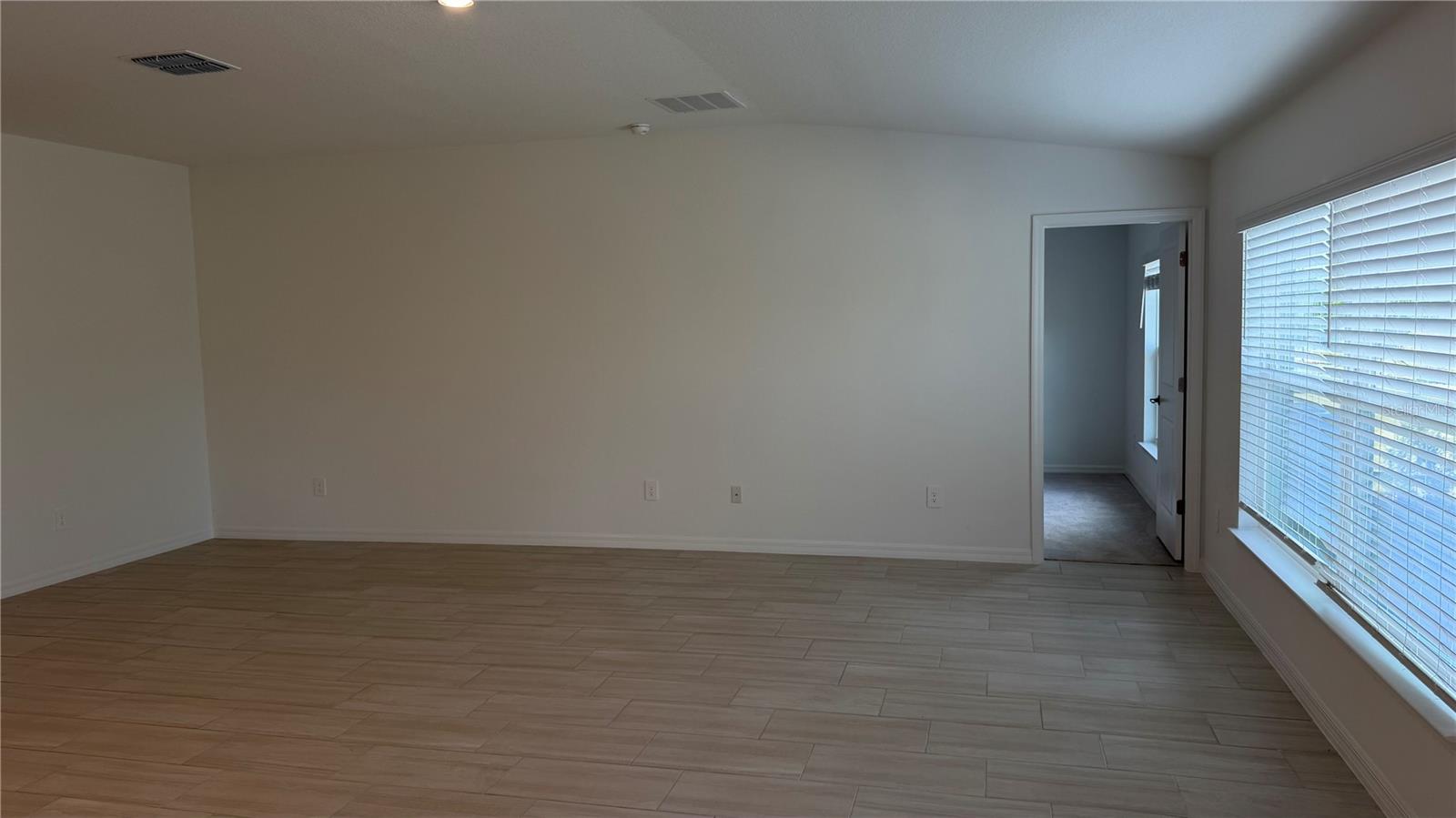 Image 23 of 37 For 1629 Tropical Oasis Avenue