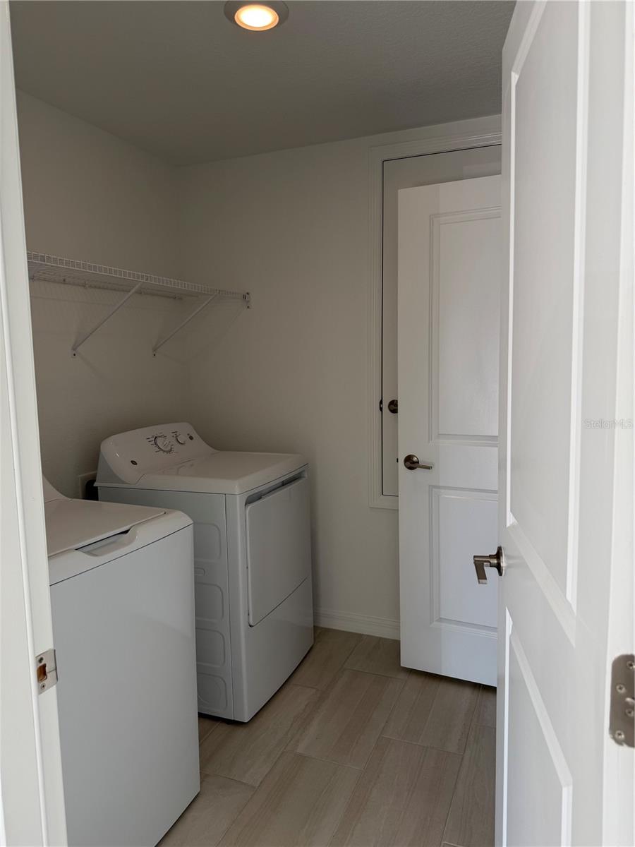 Image 5 of 37 For 1629 Tropical Oasis Avenue