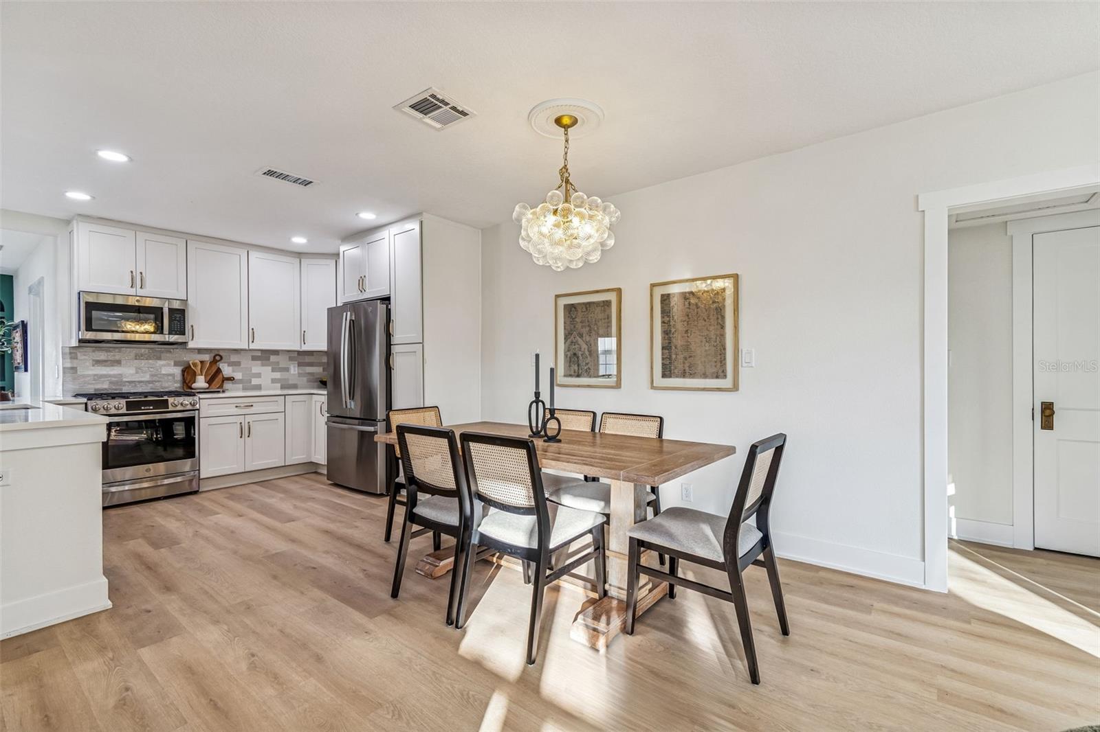 Image 11 of 56 For 3511 Barcelona Street