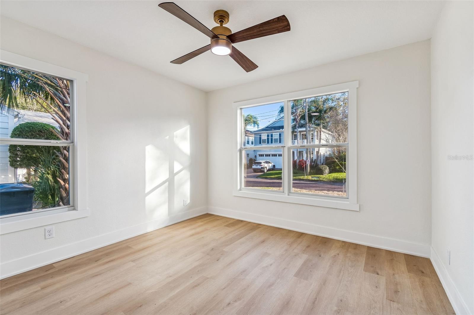 Image 13 of 56 For 3511 Barcelona Street