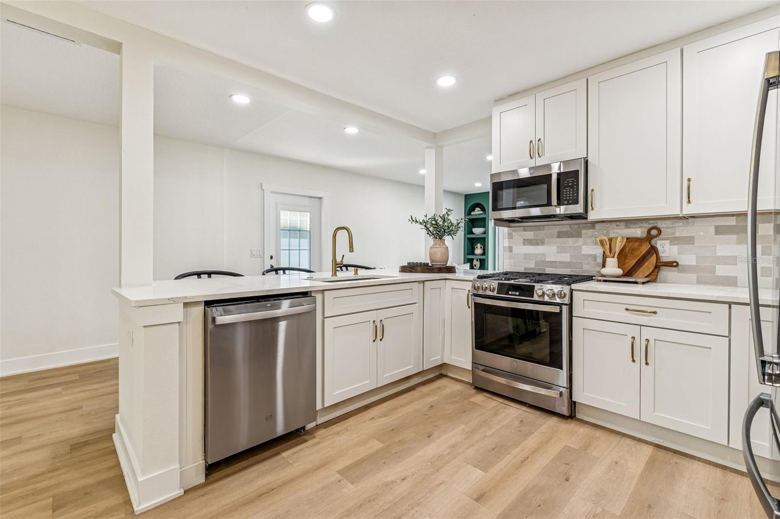 Image 25 of 56 For 3511 Barcelona Street