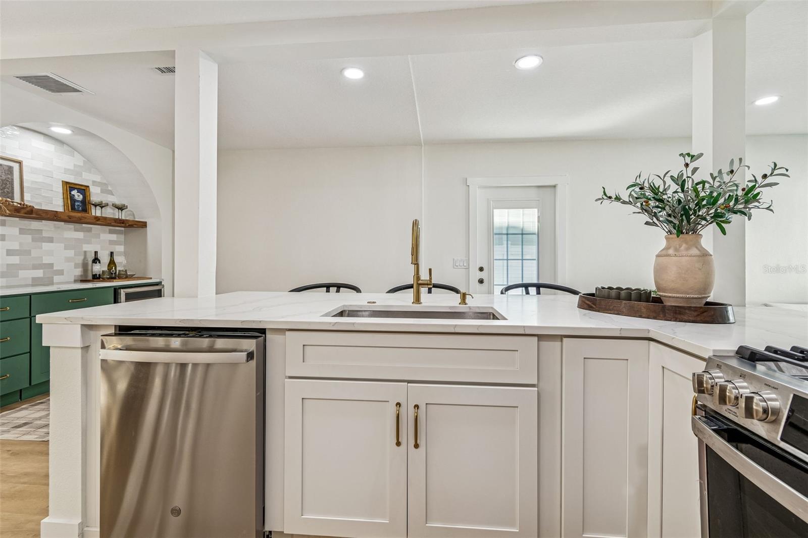 Image 27 of 56 For 3511 Barcelona Street