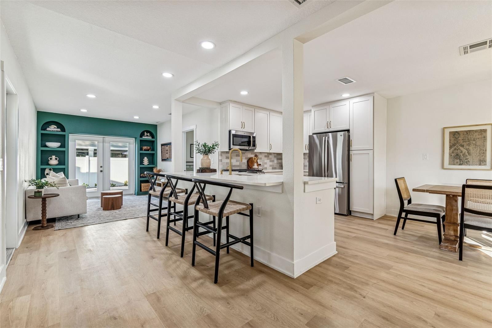 Image 32 of 56 For 3511 Barcelona Street