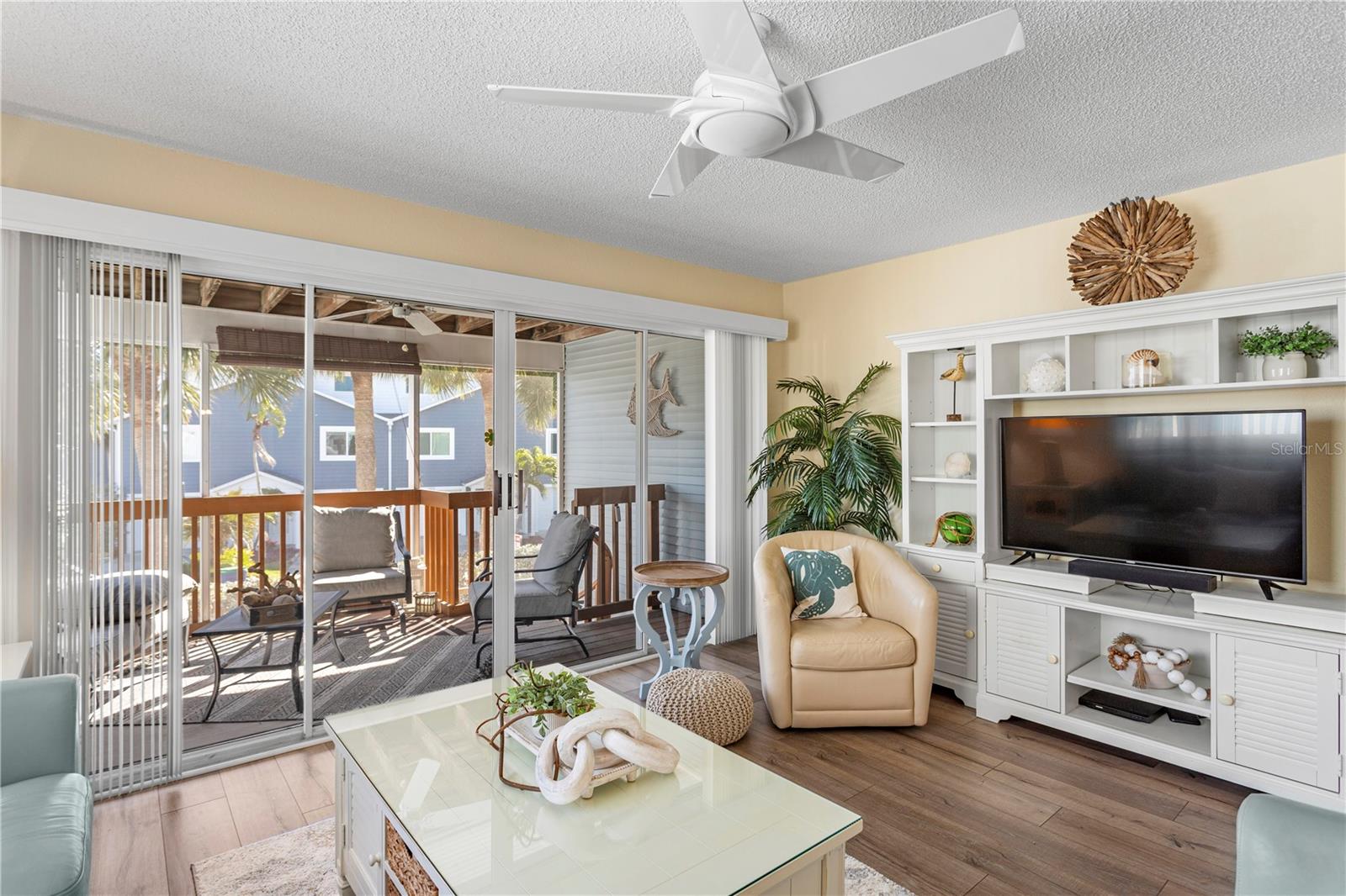 Image 13 of 28 For 911 Harbour House Drive