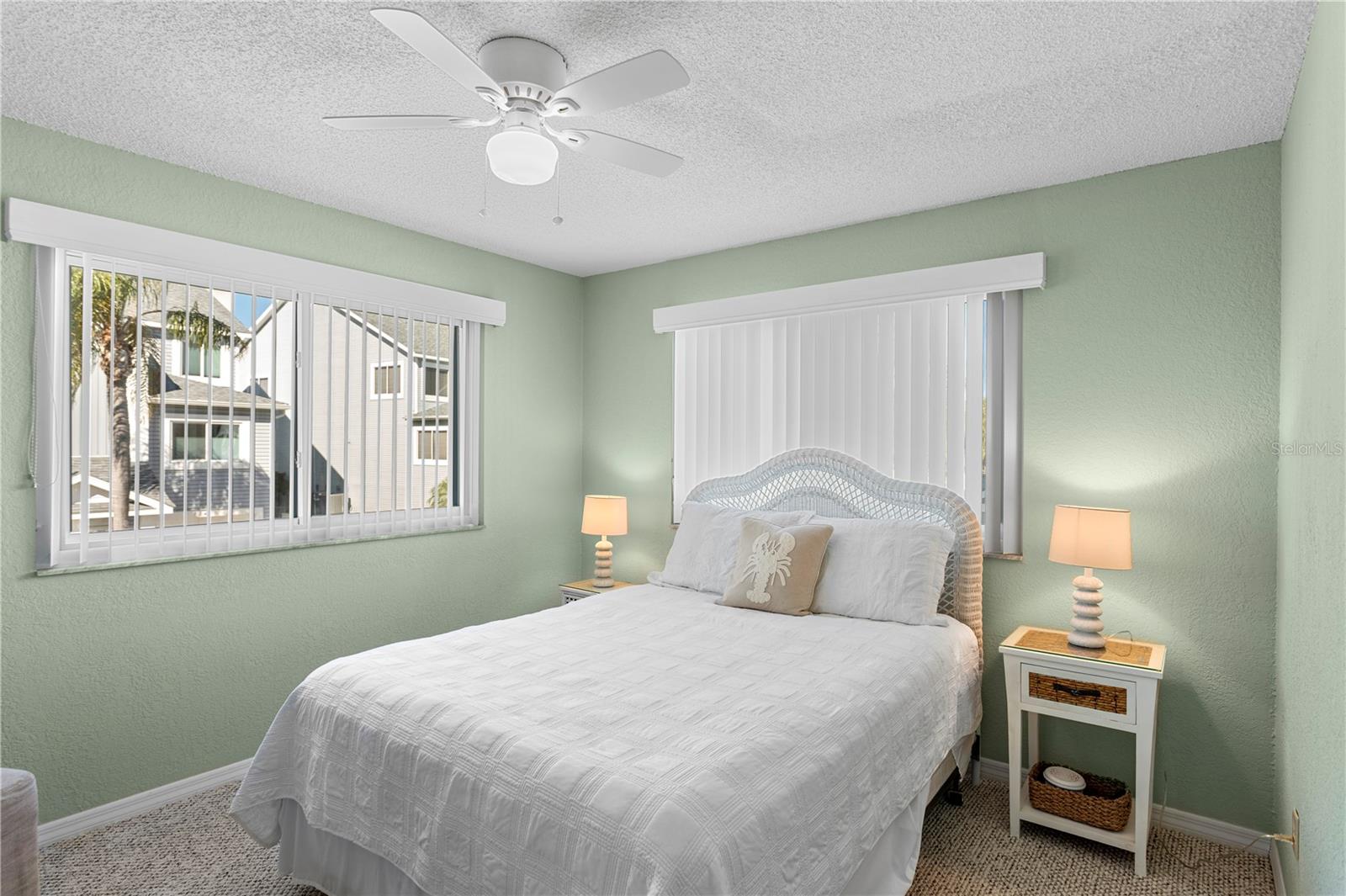 Image 19 of 28 For 911 Harbour House Drive