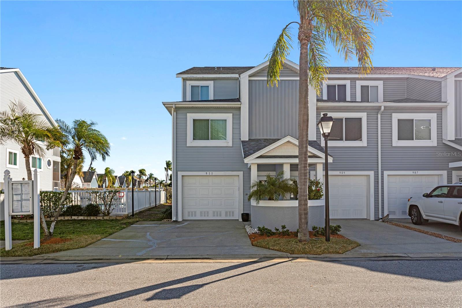 Image 23 of 28 For 911 Harbour House Drive