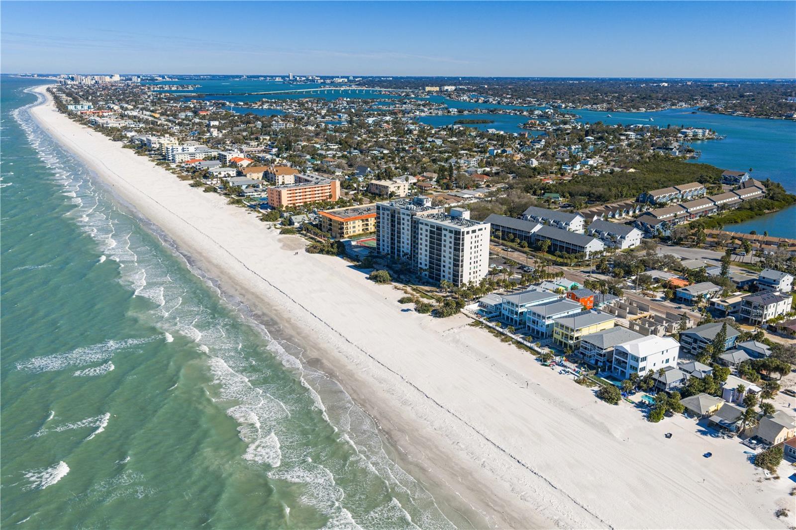 Image 6 of 28 For 911 Harbour House Drive