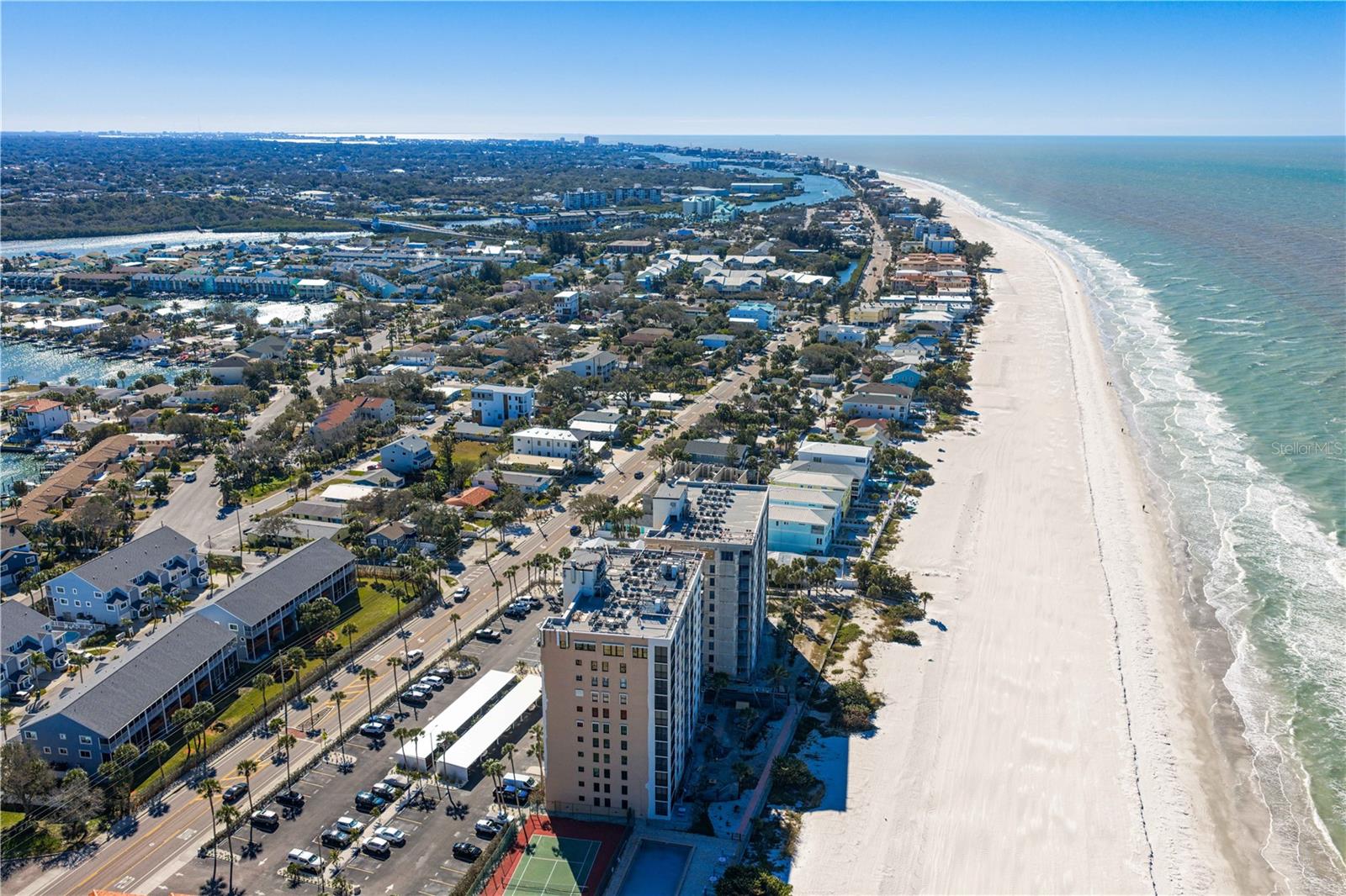 Image 7 of 28 For 911 Harbour House Drive