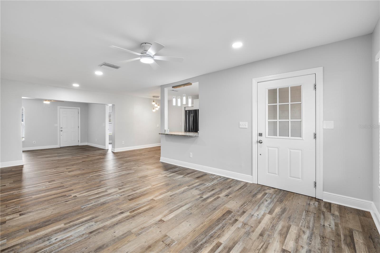 Image 10 of 33 For 5698 38th Avenue N