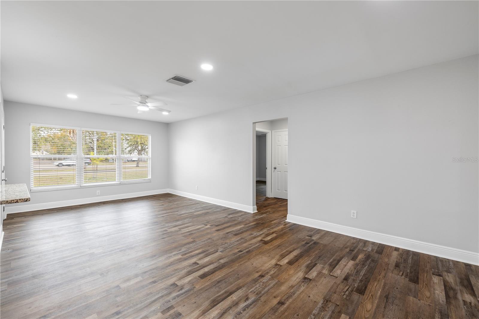 Image 11 of 33 For 5698 38th Avenue N