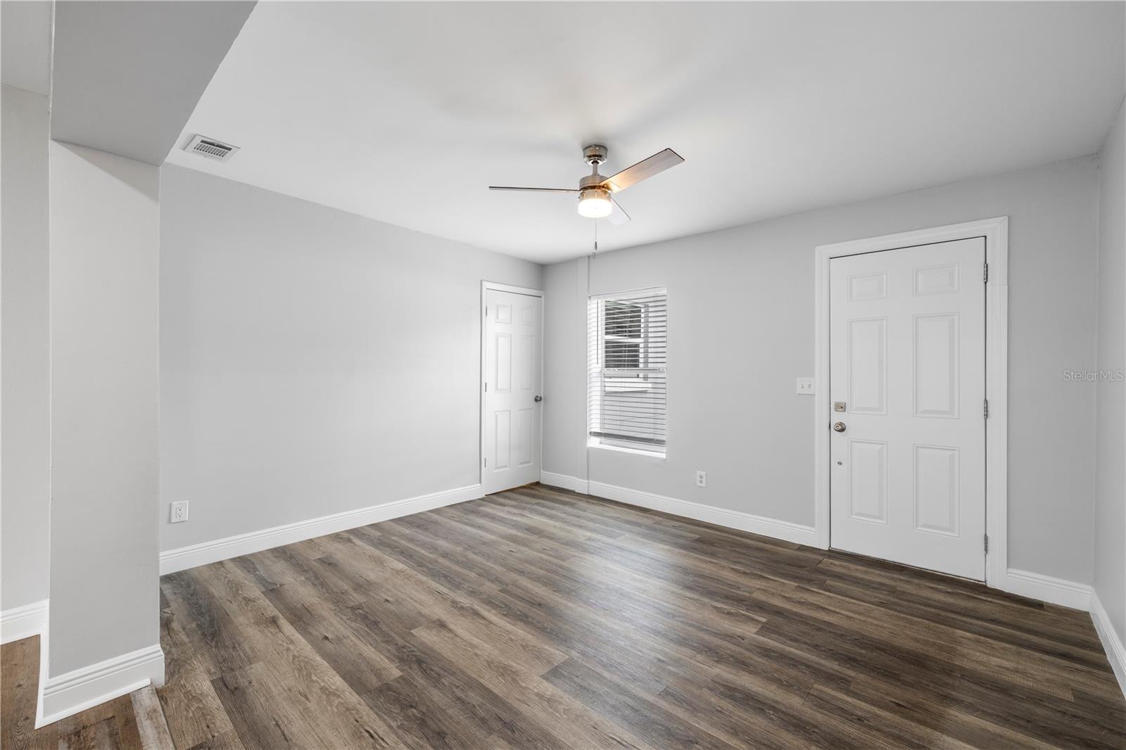 Image 12 of 33 For 5698 38th Avenue N