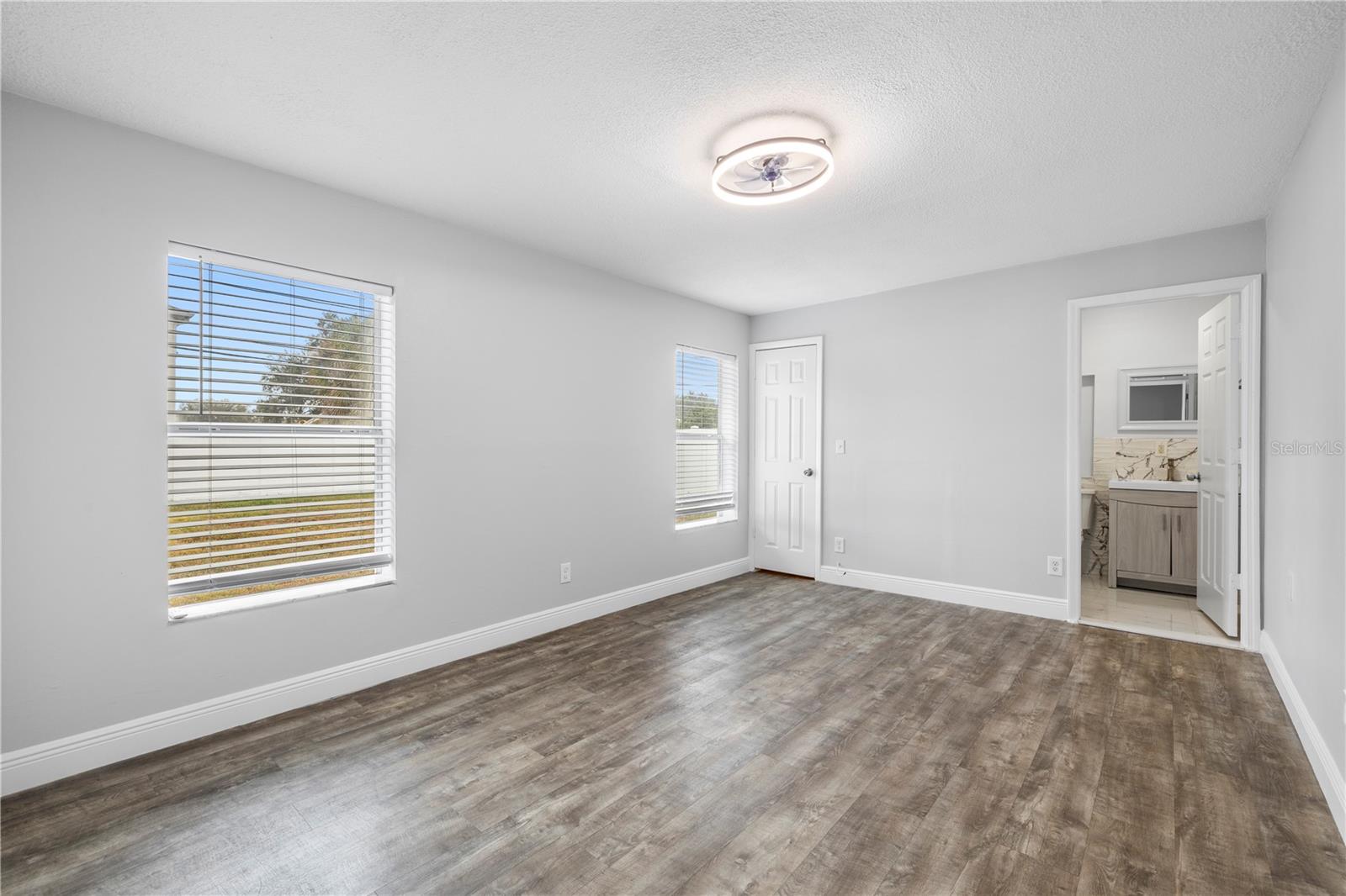 Image 13 of 33 For 5698 38th Avenue N