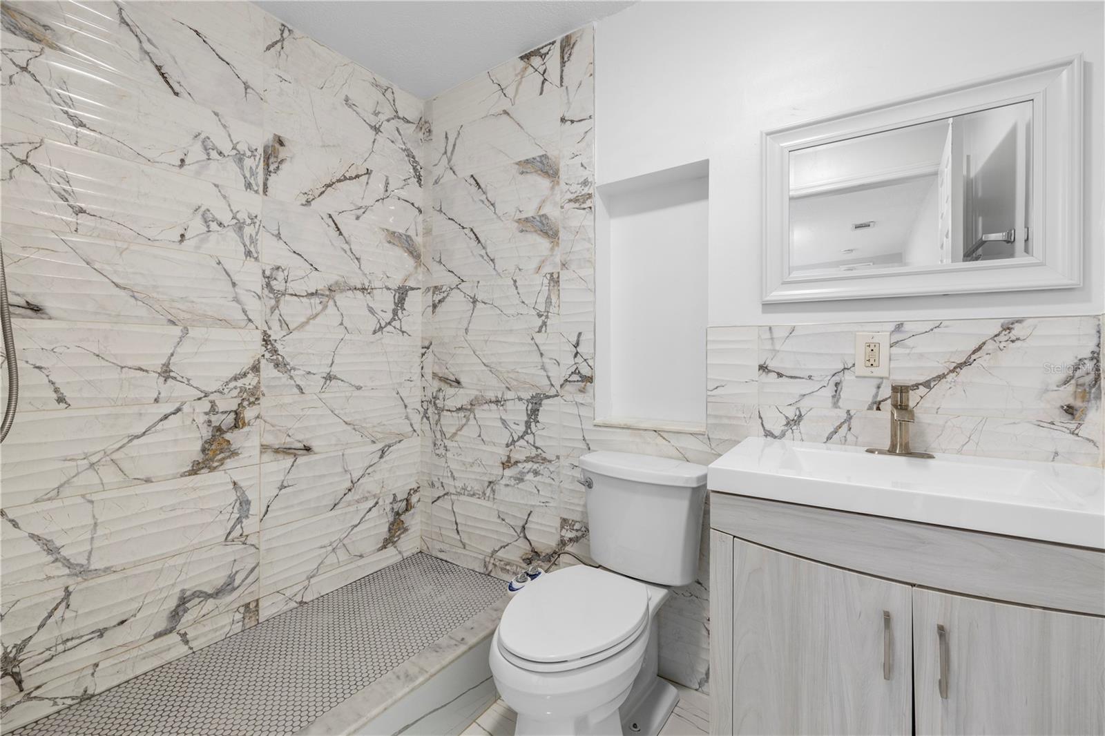 Image 14 of 33 For 5698 38th Avenue N