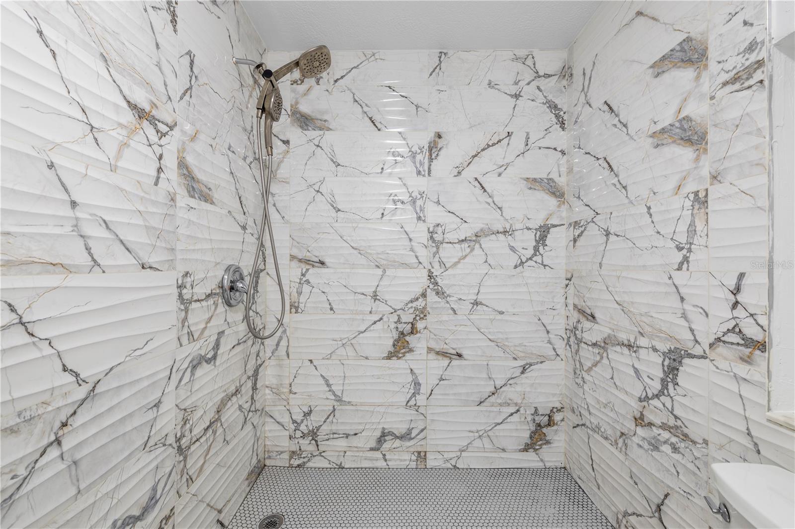 Image 15 of 33 For 5698 38th Avenue N