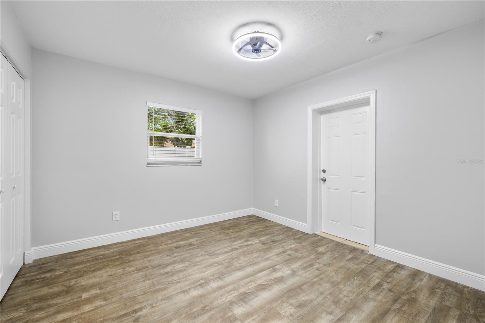 Image 18 of 33 For 5698 38th Avenue N