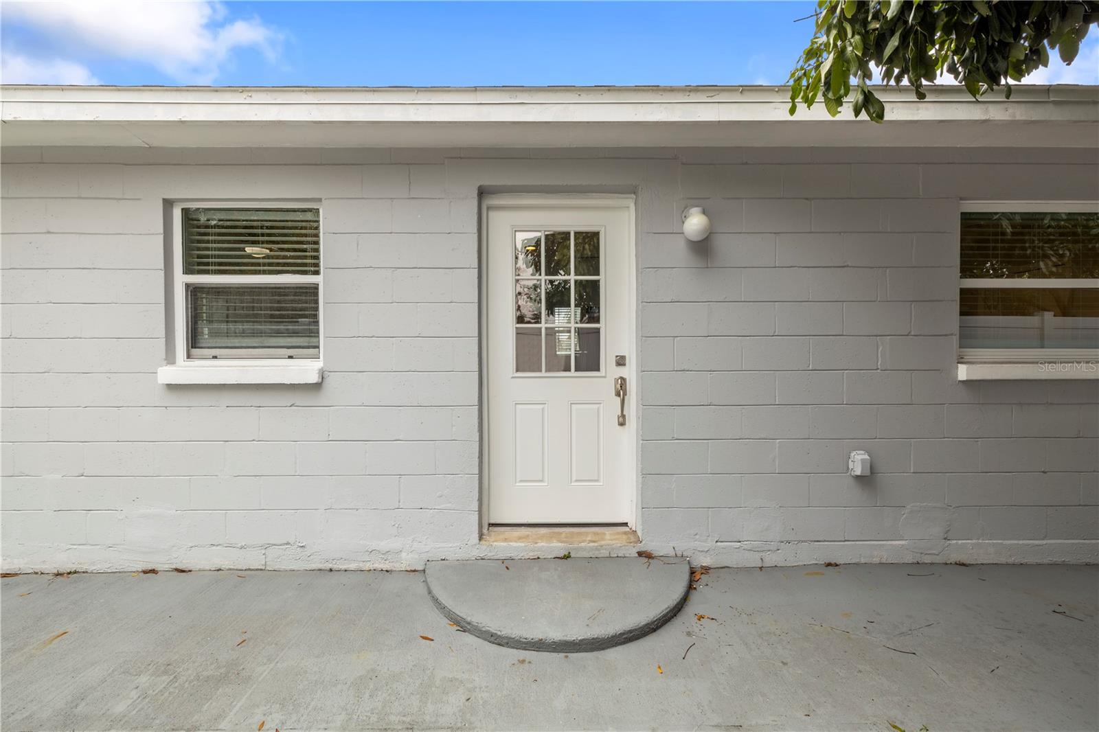 Image 21 of 33 For 5698 38th Avenue N