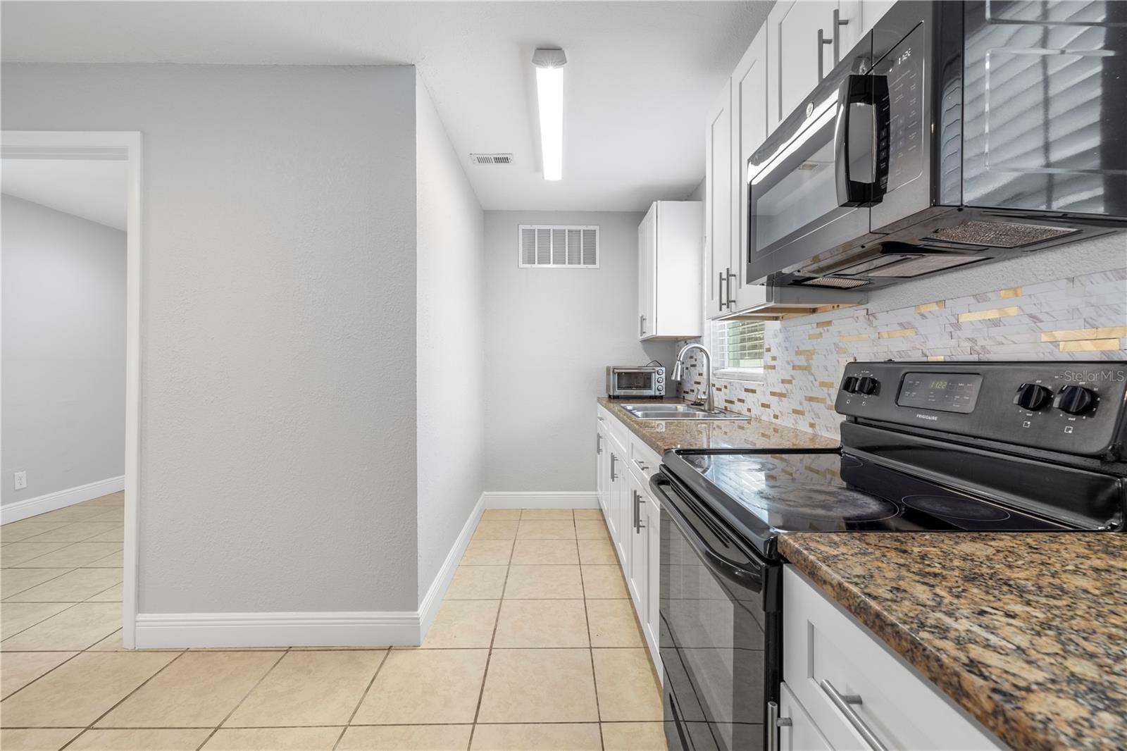 Image 23 of 33 For 5698 38th Avenue N