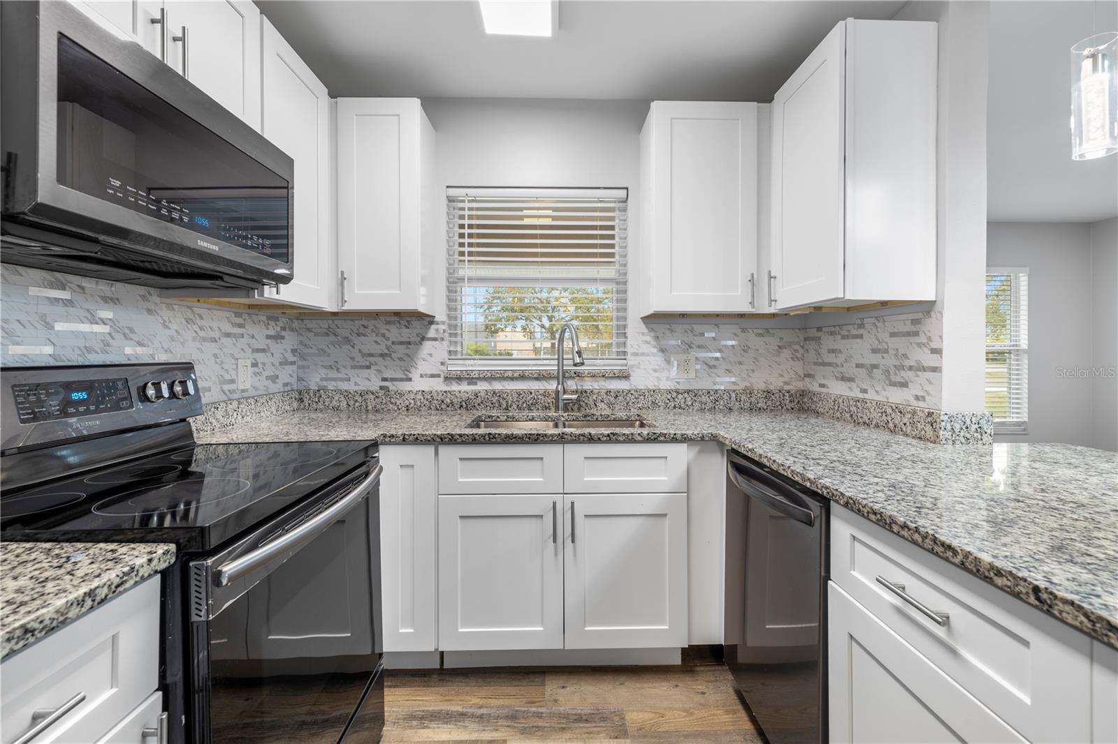 Image 5 of 33 For 5698 38th Avenue N