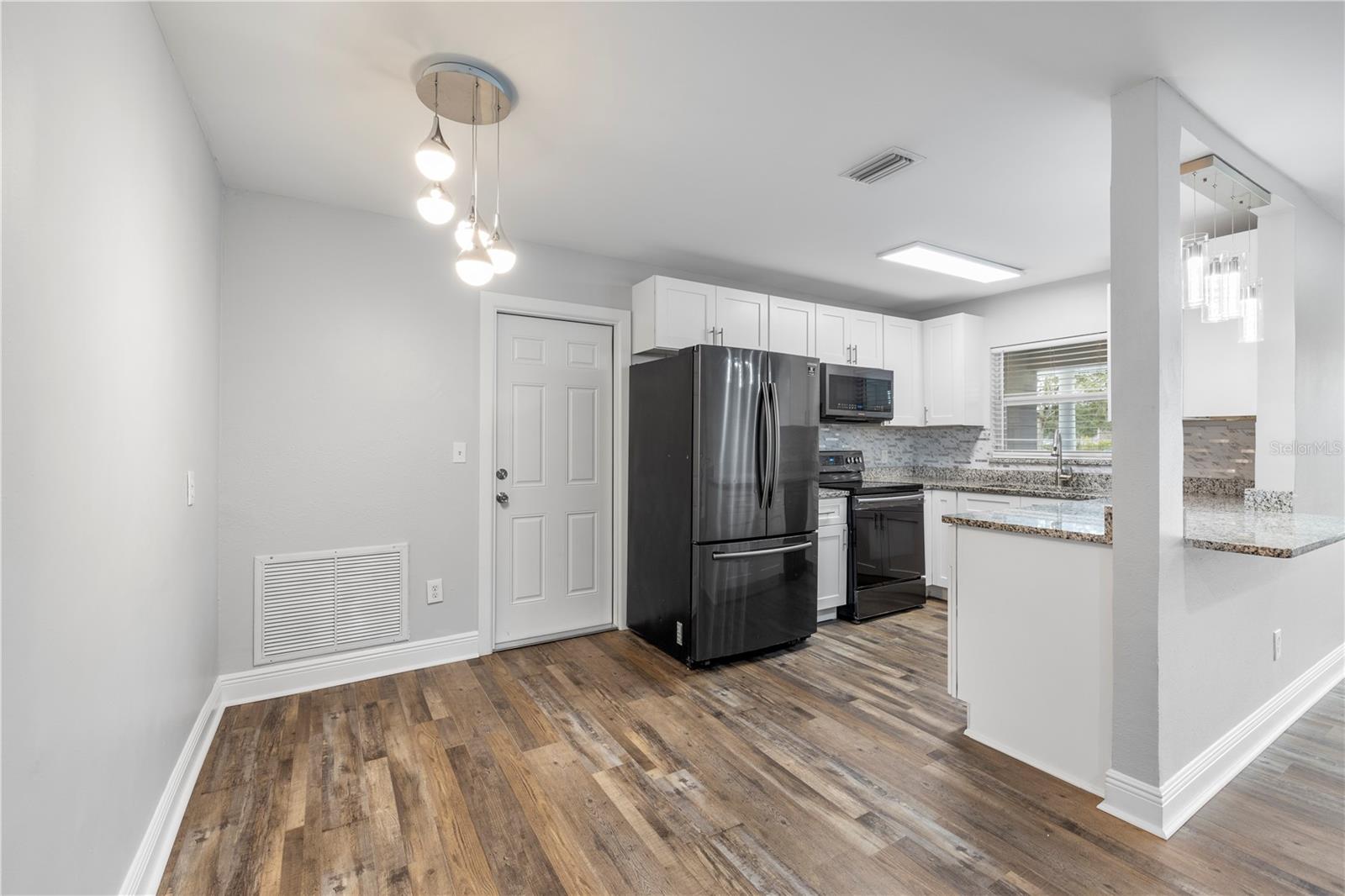 Image 6 of 33 For 5698 38th Avenue N