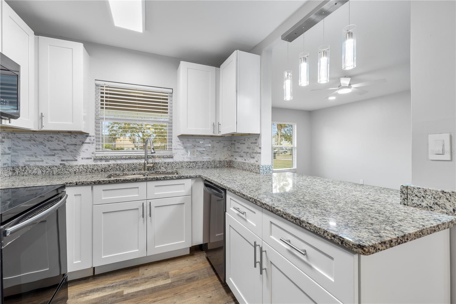 Image 7 of 33 For 5698 38th Avenue N