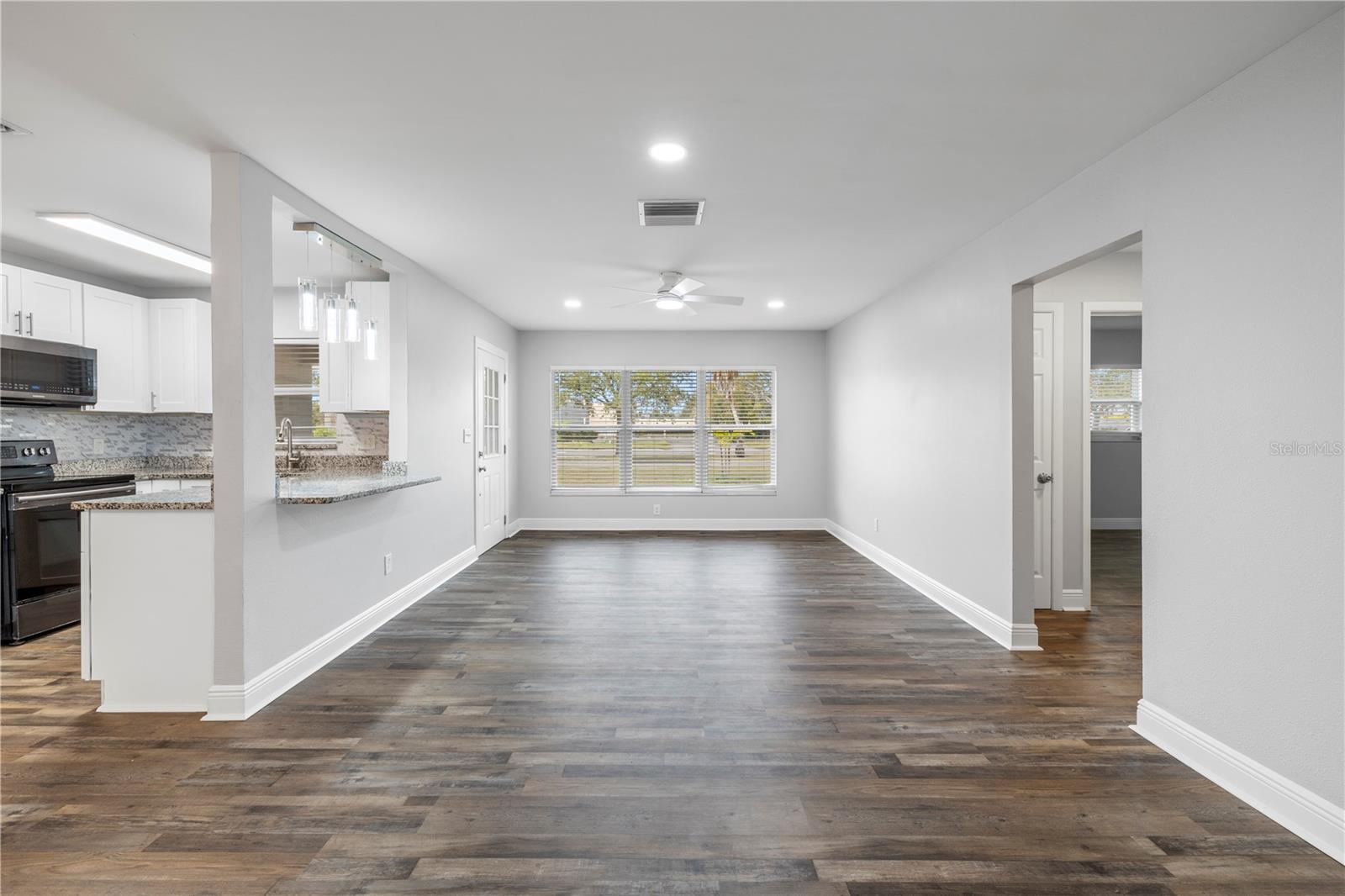 Image 9 of 33 For 5698 38th Avenue N