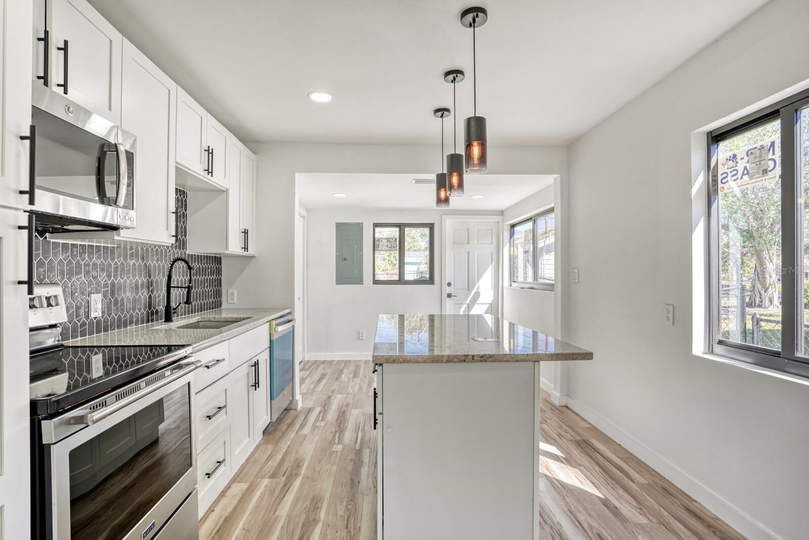 Image 10 of 28 For 711 19th Avenue S