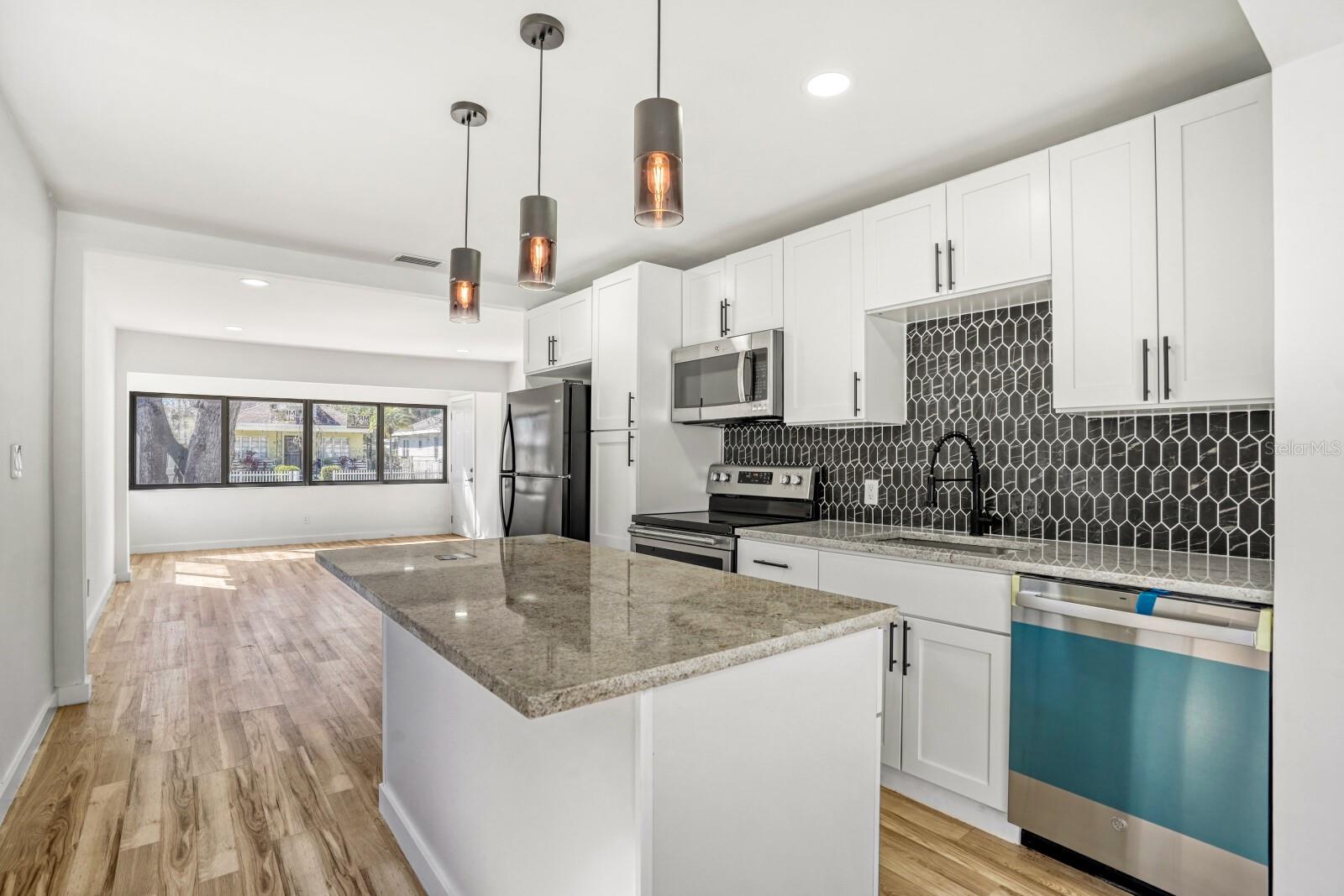 Image 11 of 28 For 711 19th Avenue S