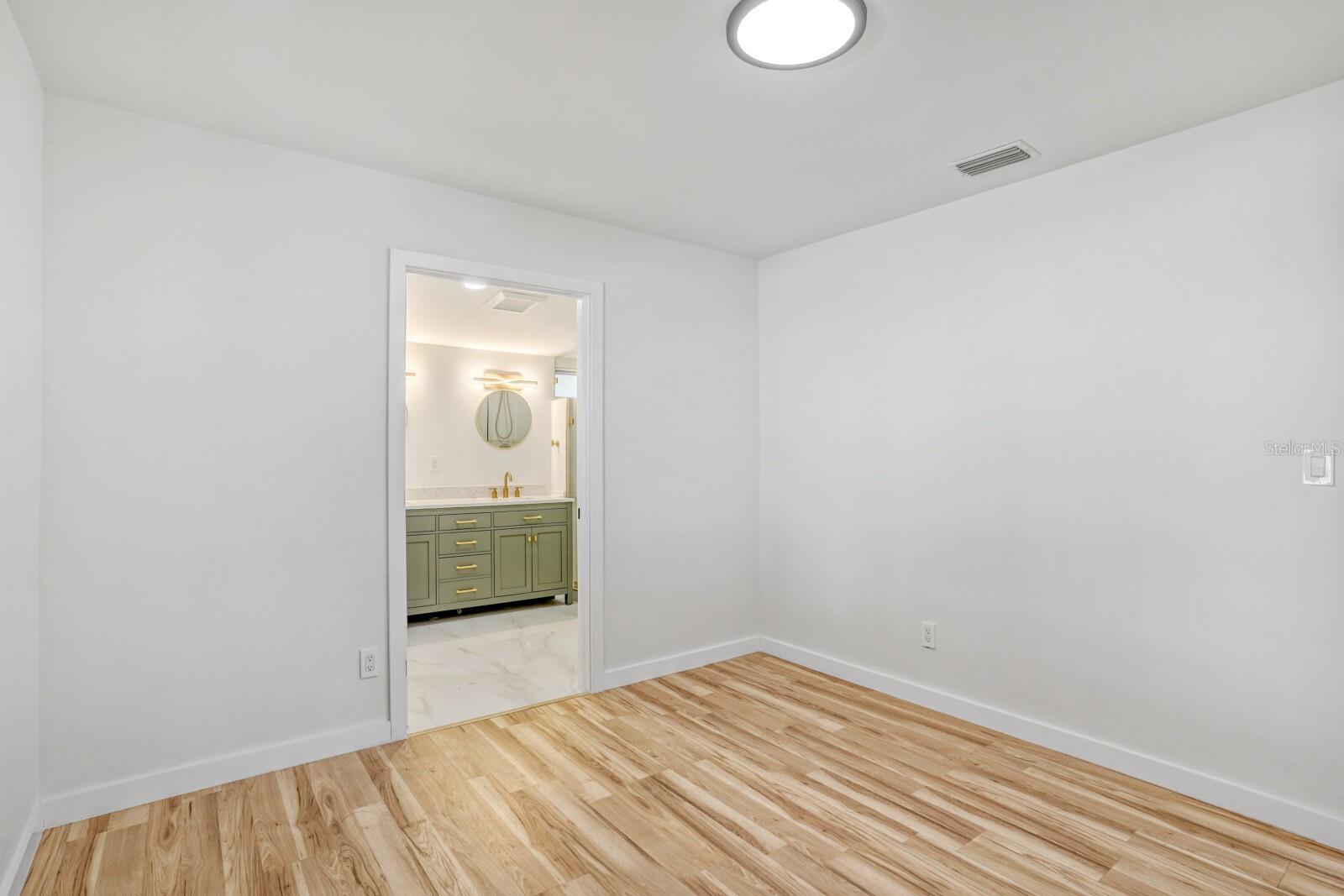 Image 15 of 28 For 711 19th Avenue S