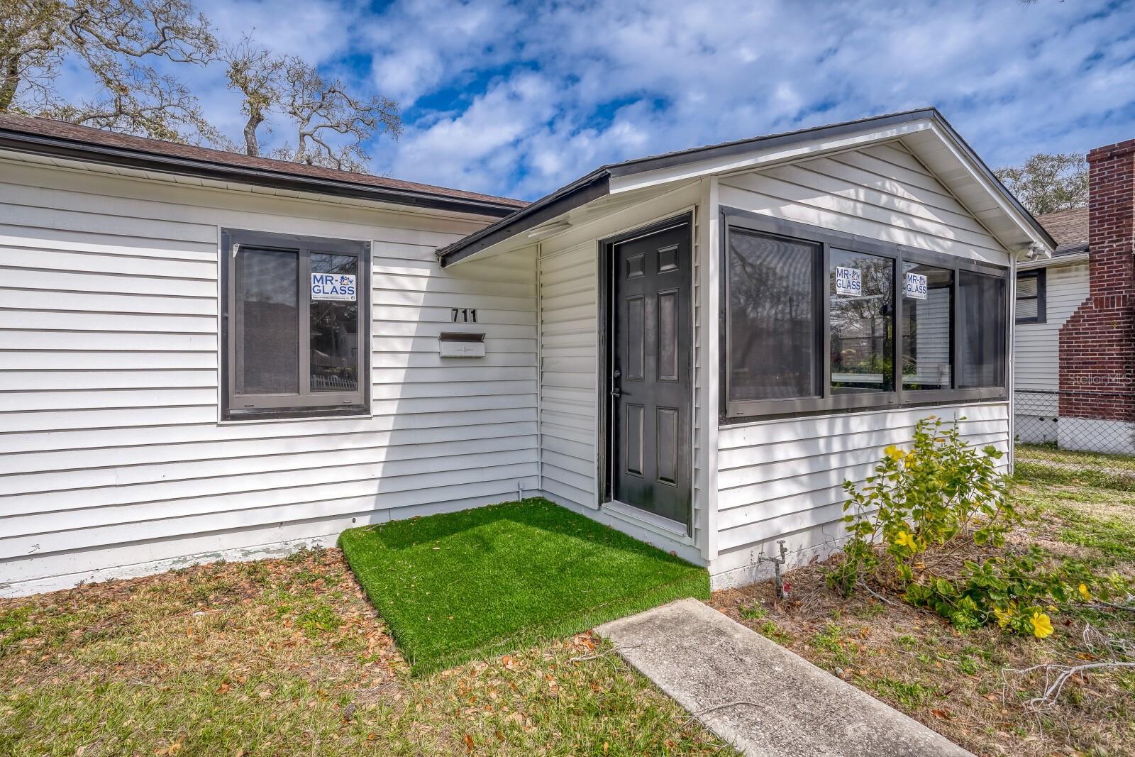 Image 4 of 28 For 711 19th Avenue S