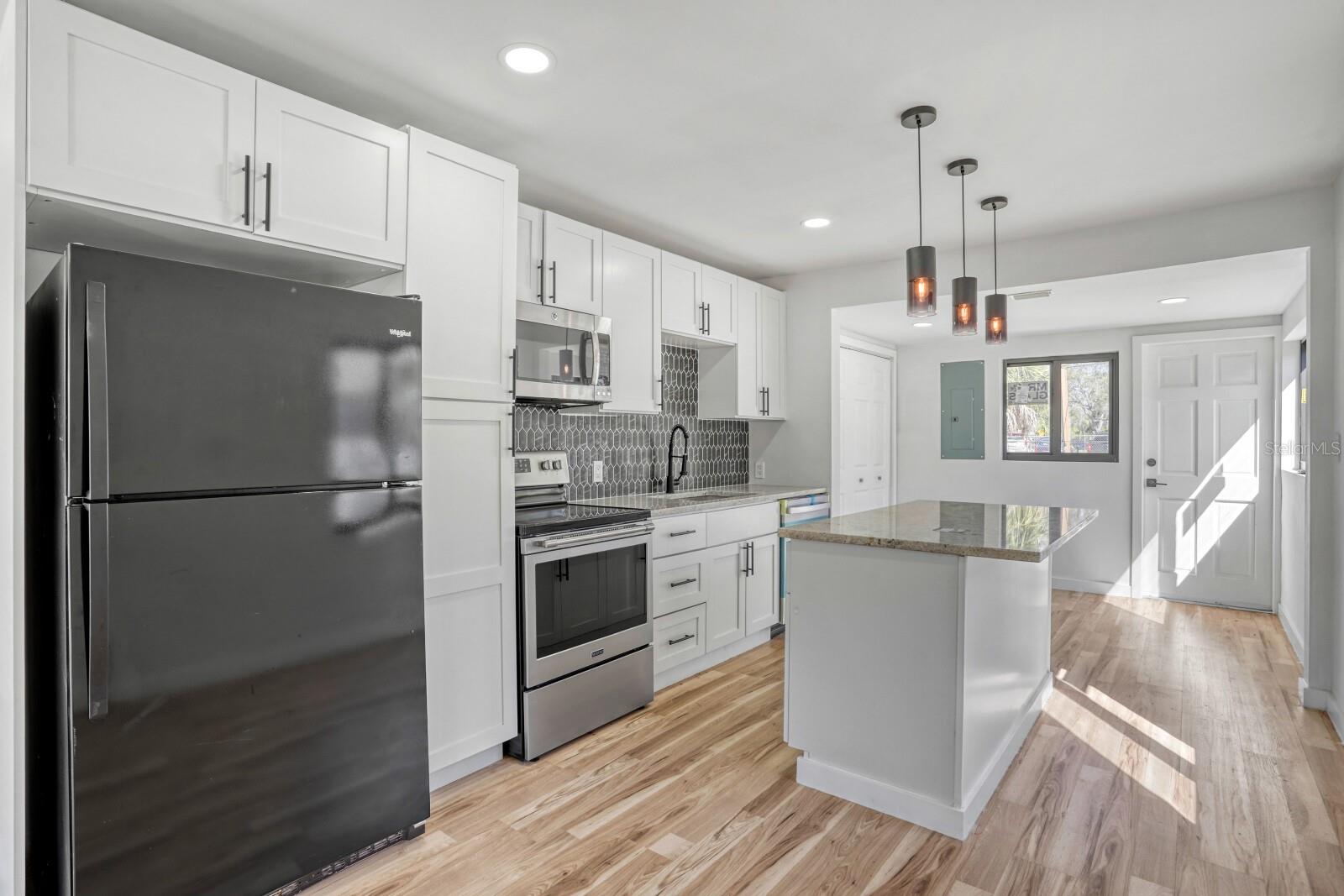 Image 9 of 28 For 711 19th Avenue S