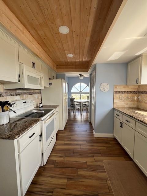 Image 12 of 48 For 650 Island Way 708