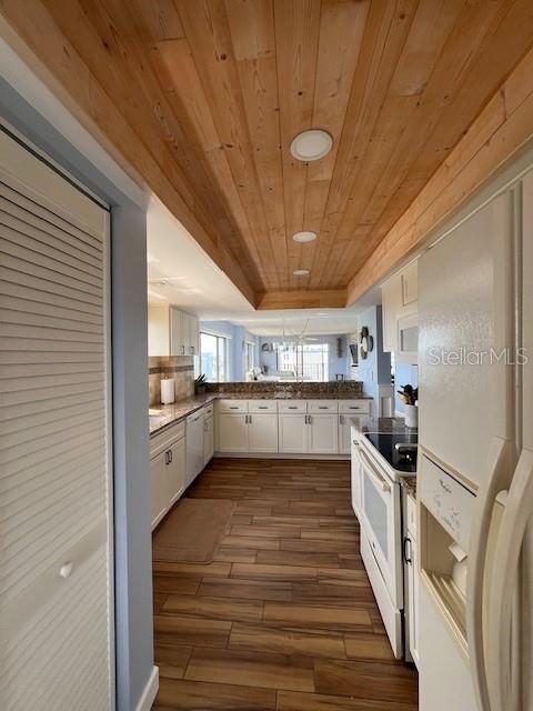 Image 15 of 48 For 650 Island Way 708