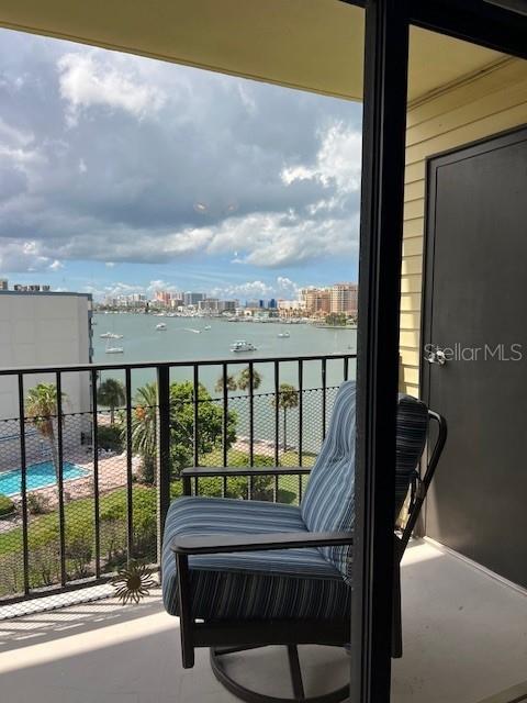 Image 21 of 48 For 650 Island Way 708