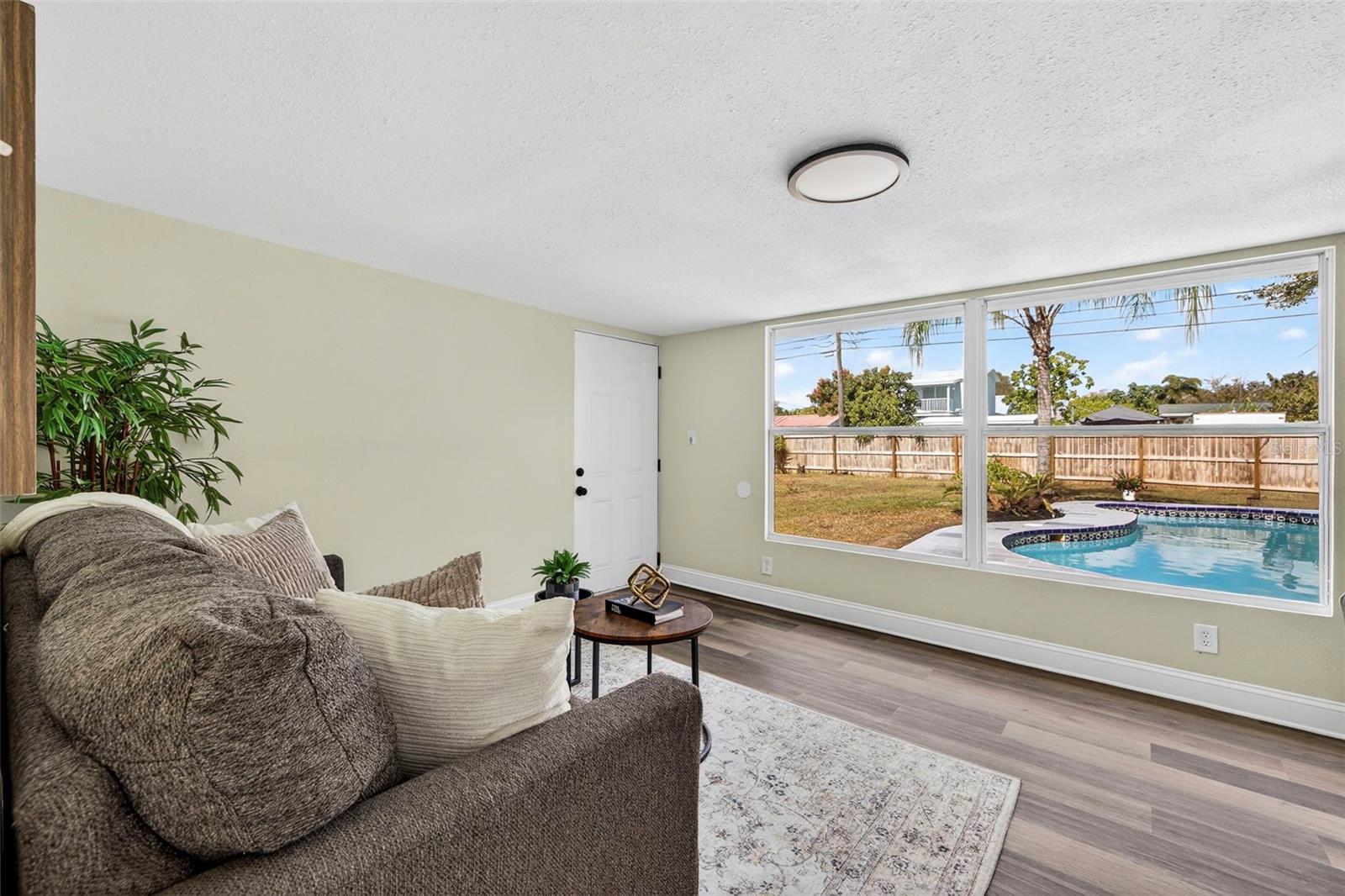 Image 14 of 41 For 4803 32nd Avenue N