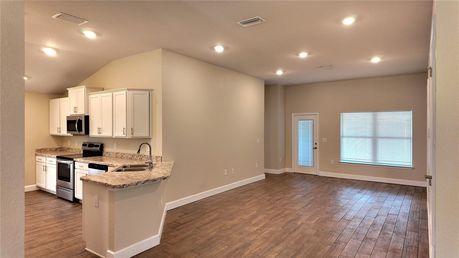 Image 11 of 71 For 5524 Ocean Breeze Drive