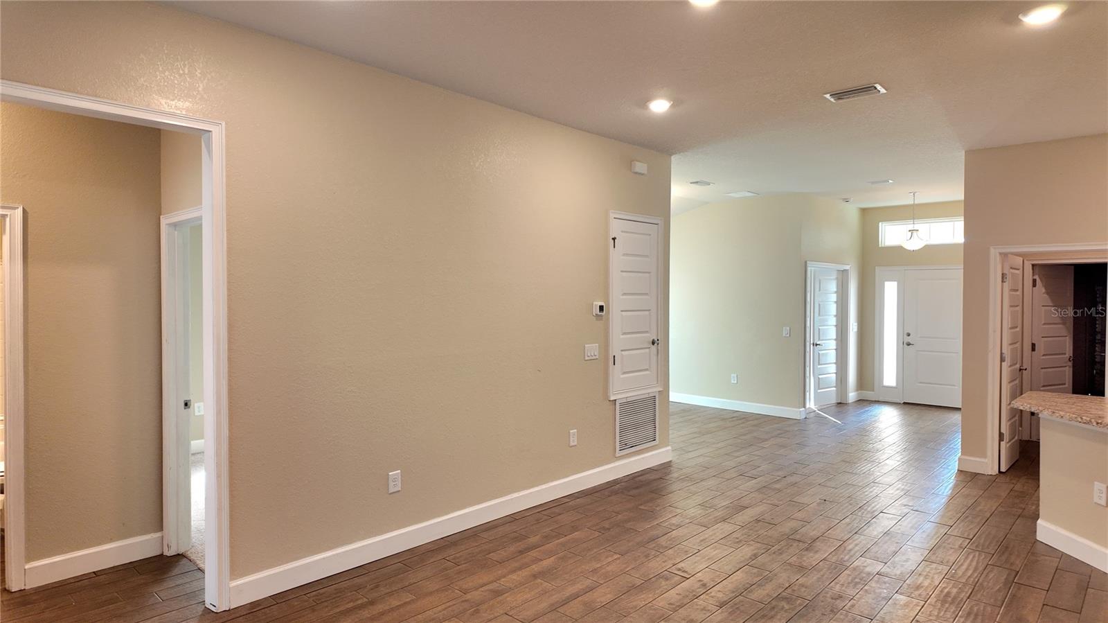 Image 16 of 71 For 5524 Ocean Breeze Drive