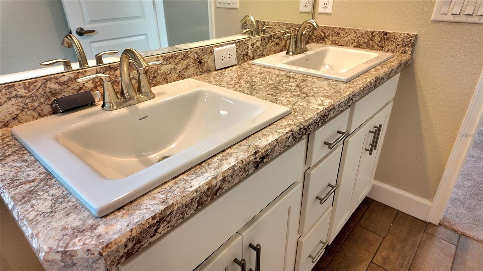 Image 21 of 71 For 5524 Ocean Breeze Drive