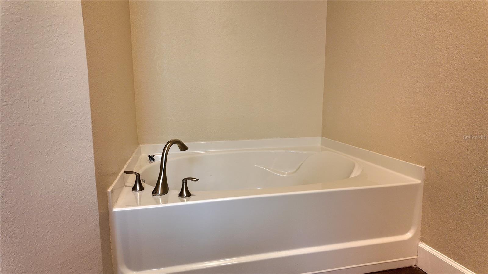 Image 24 of 71 For 5524 Ocean Breeze Drive