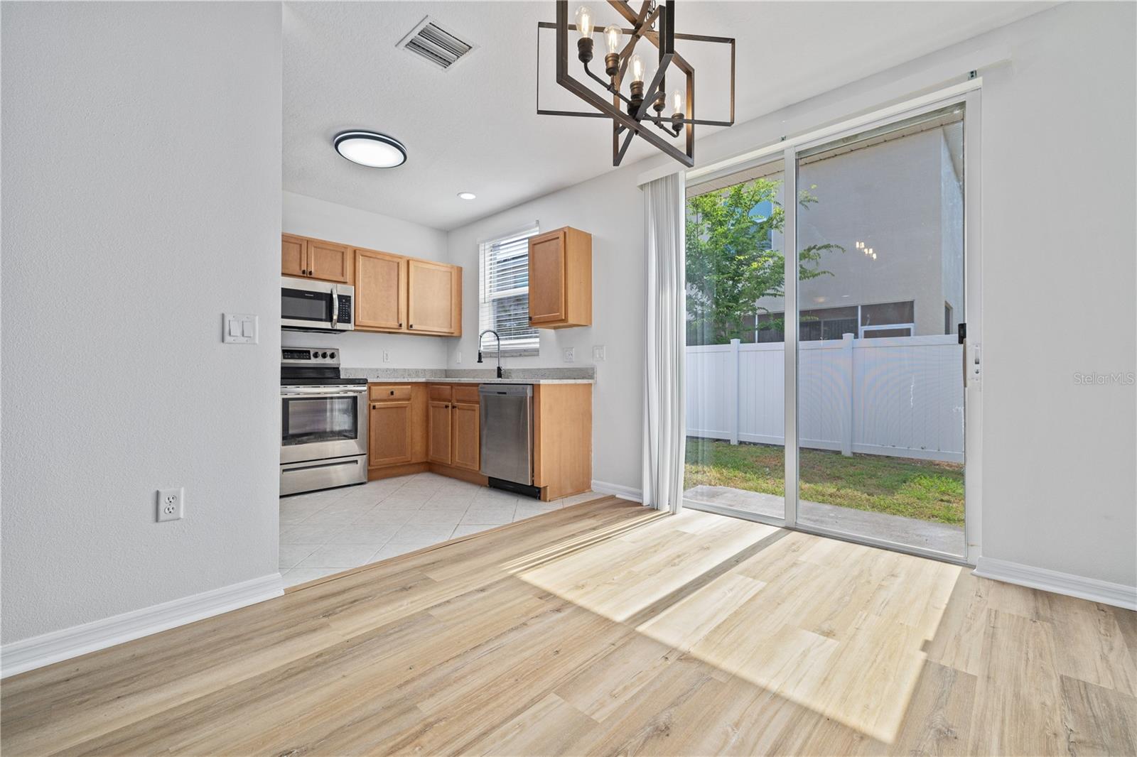 Image 7 of 23 For 525 Glenn Cross Drive