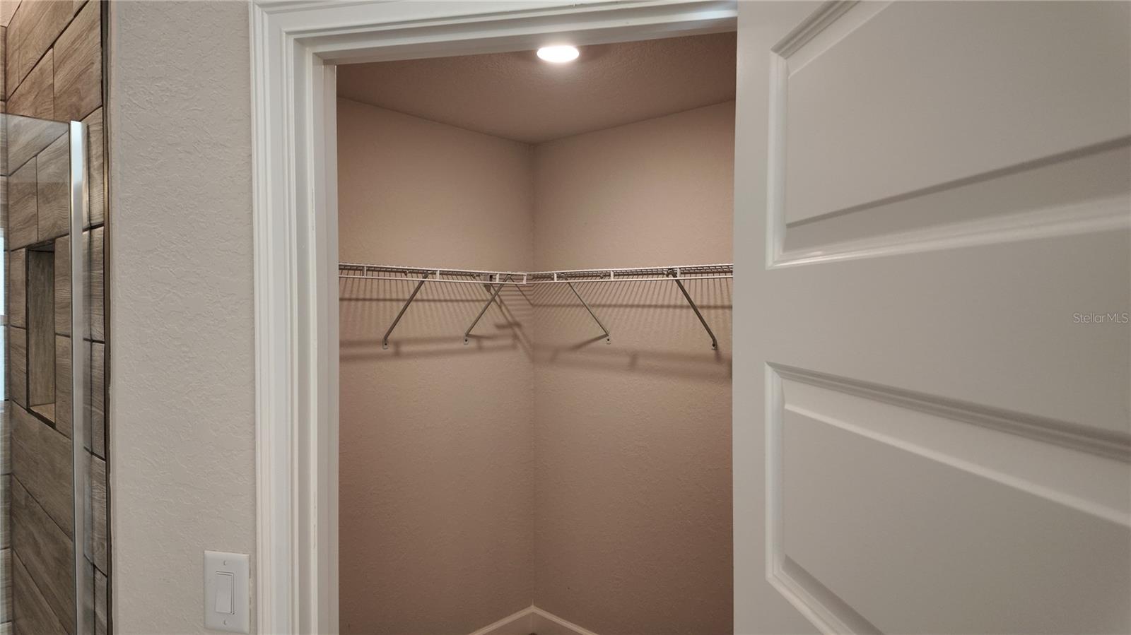 Image 22 of 58 For 4355 Sutherland Street