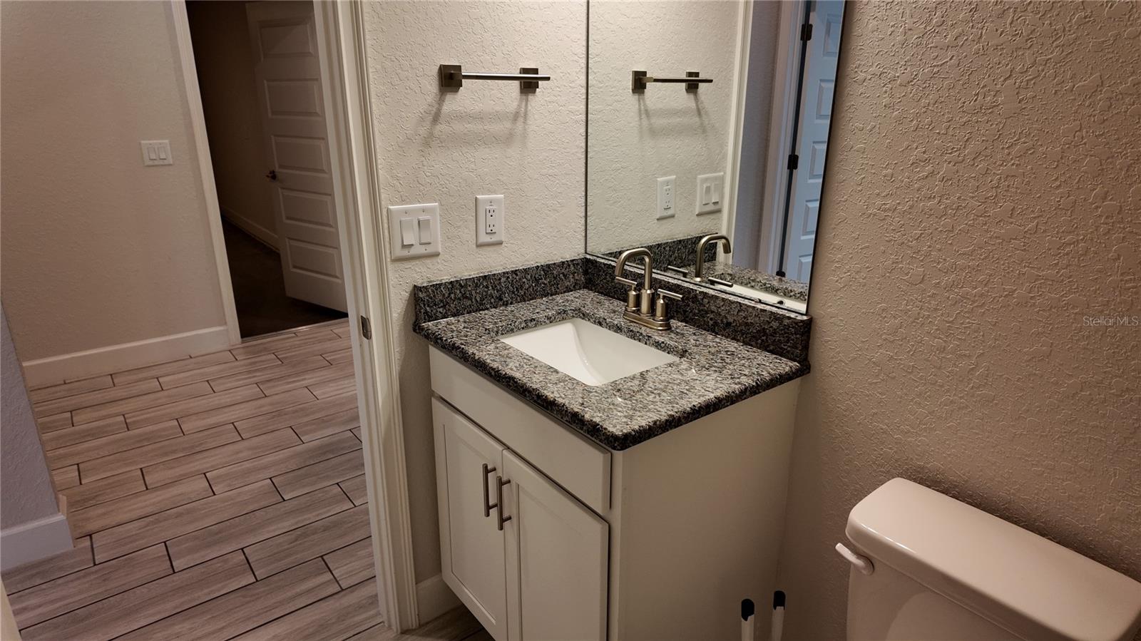 Image 28 of 58 For 4355 Sutherland Street