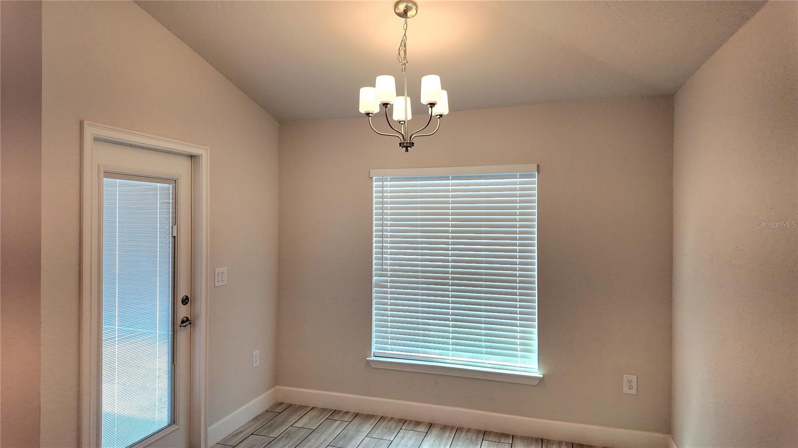 Image 9 of 58 For 4355 Sutherland Street