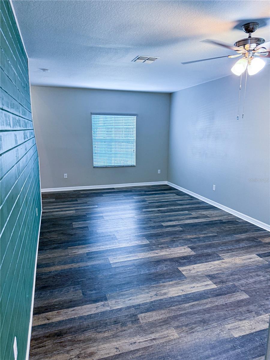 Image 18 of 47 For 909 Meadow Glade Drive