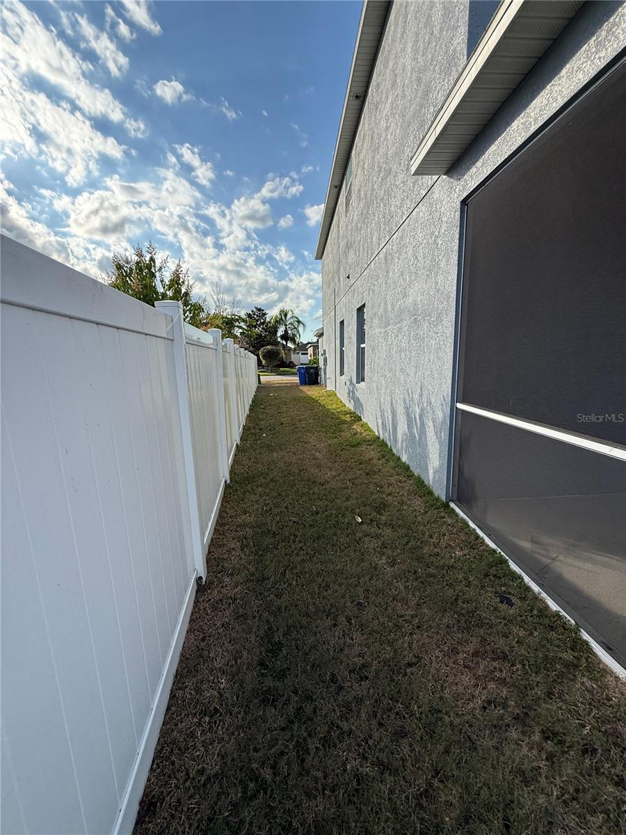 Image 24 of 47 For 909 Meadow Glade Drive