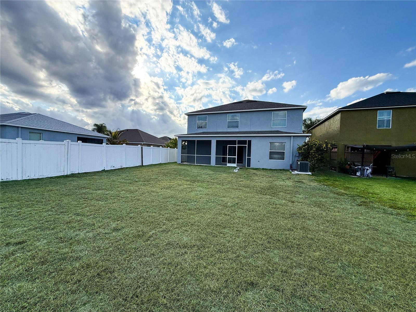 Image 25 of 47 For 909 Meadow Glade Drive