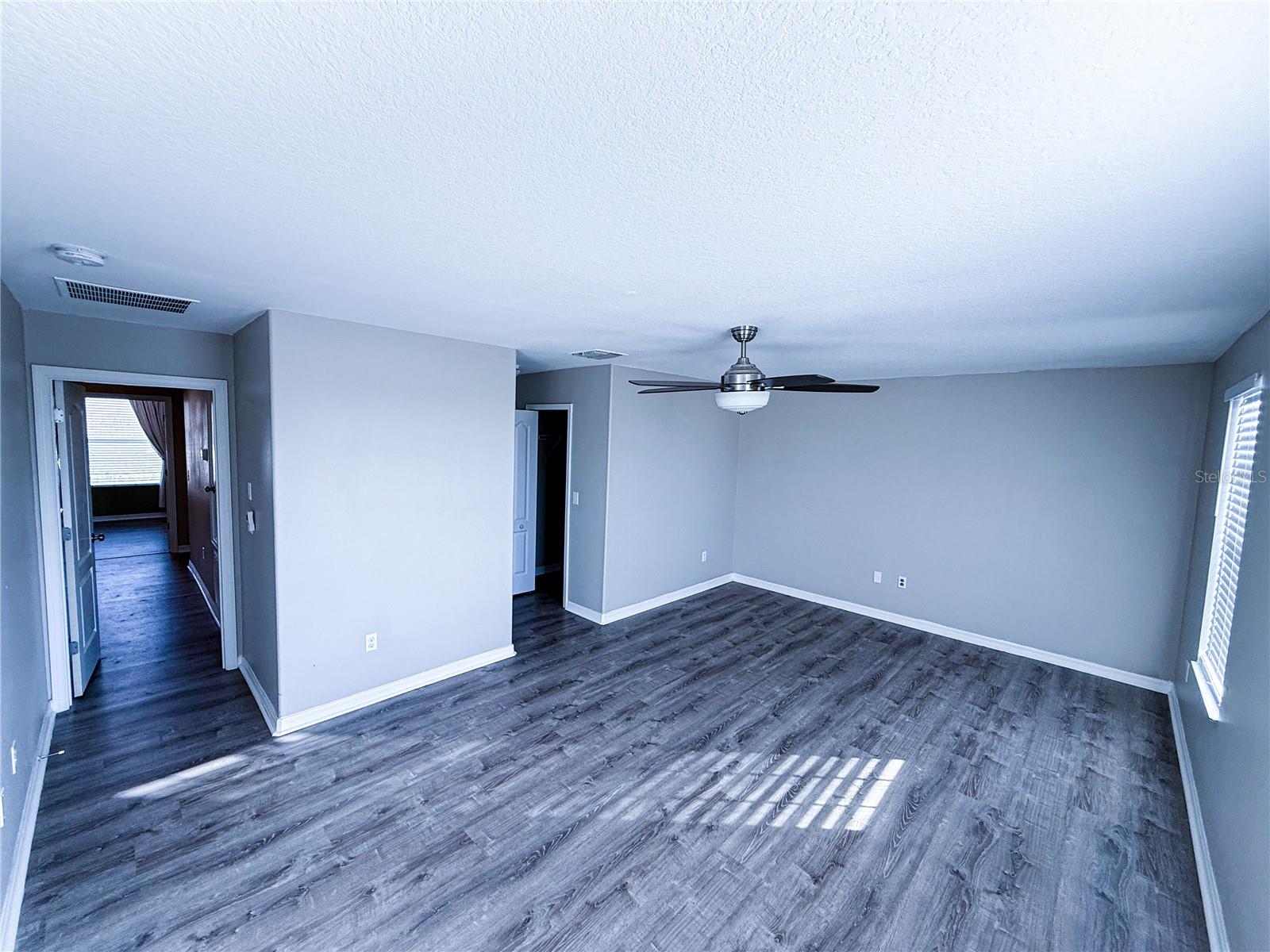 Image 36 of 47 For 909 Meadow Glade Drive