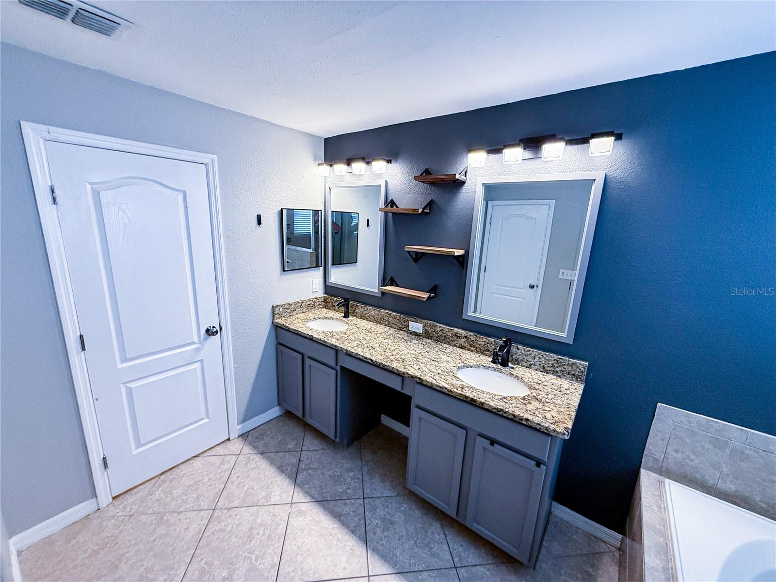 Image 41 of 47 For 909 Meadow Glade Drive