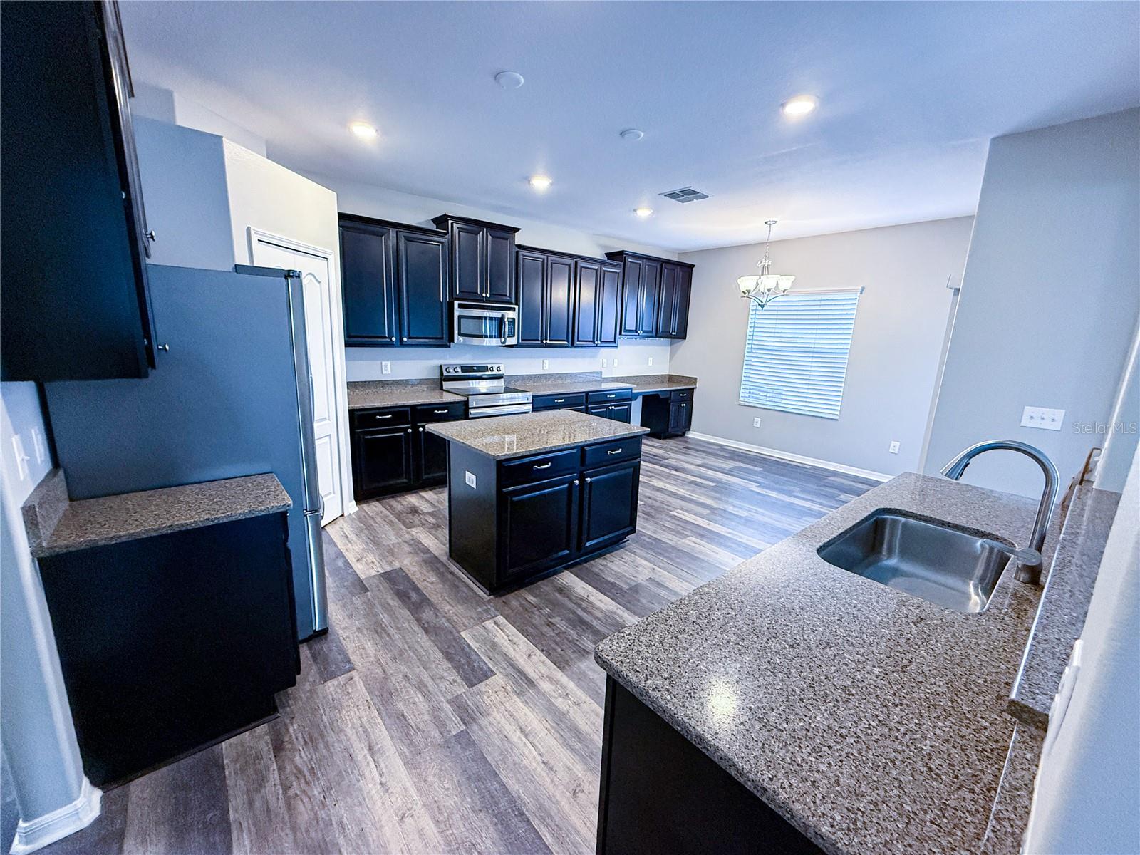 Image 9 of 47 For 909 Meadow Glade Drive