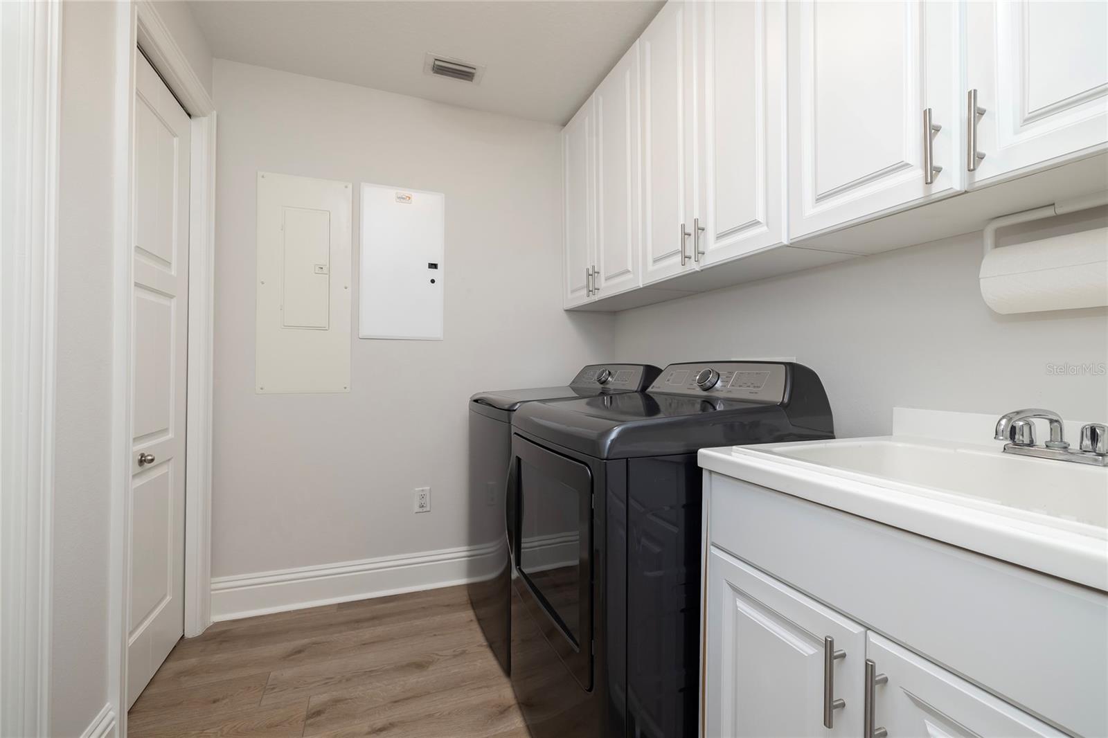 Image 17 of 27 For 11 Baymont Street 505