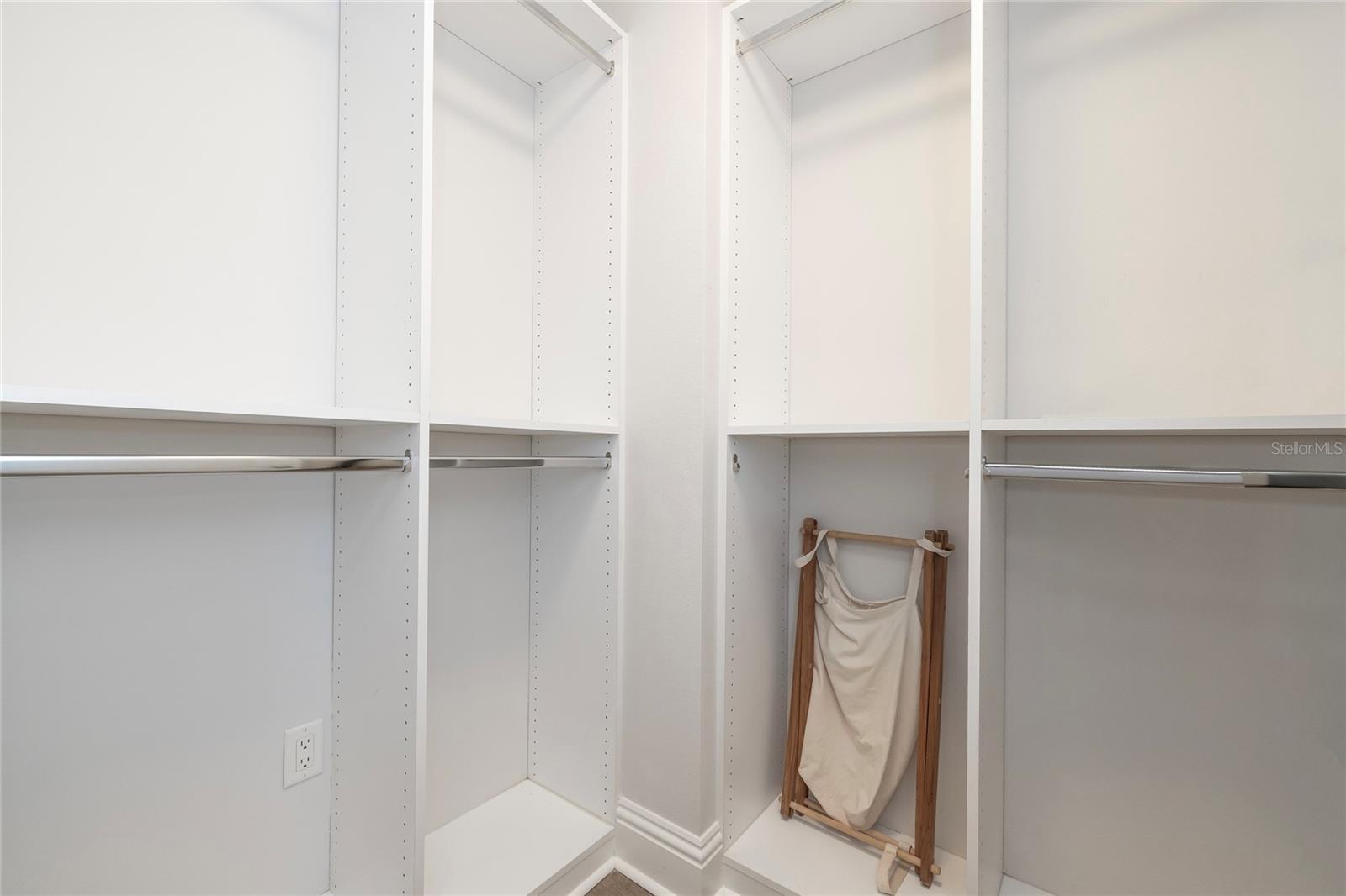 Image 21 of 27 For 11 Baymont Street 505